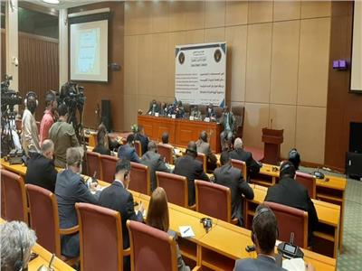 صورة من اجتماع رئيس المفوضية القومية للحدود في السودان مع الدبلوماسيين المعتمدين