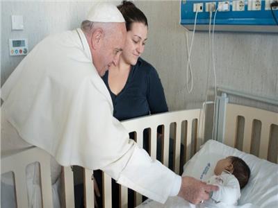 البابا فرنسيس يوجه رسالة للمرضي 