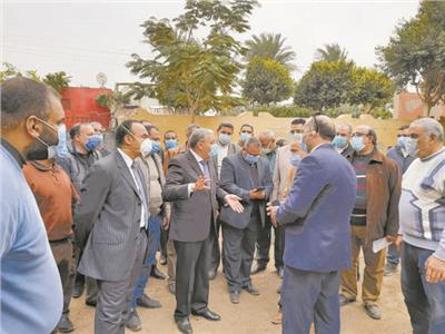 محافظ المنيا فى جولة بقرى أبو قرقاص 