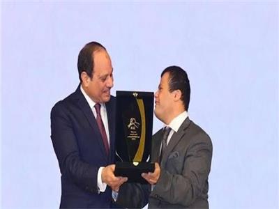 الرئيس عبدالفتاح السيسي مع أصحاب متلازمة داون