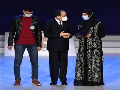 الرئيس السيسي خلال تكريم أسر الشهداء والمصابين