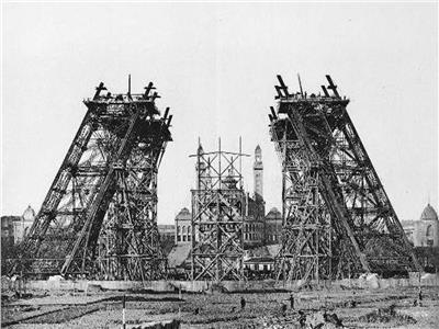 بناء برج ايفل في فرنسا