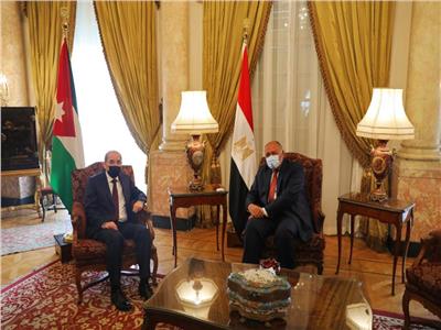 سامح شكري يستقبل وزير الخارجية وشئون المغتربين بالمملكة الأردنية 