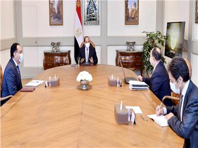 الرئيس السيسي خلال اجتماعه برئيس الوزراء ووزير المالية