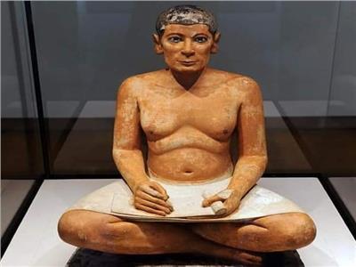  تمثال «الكاتب»