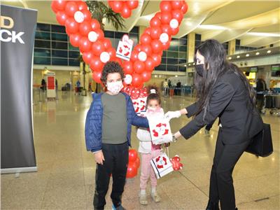 مصر للطيران تحتفل بعيد الحب