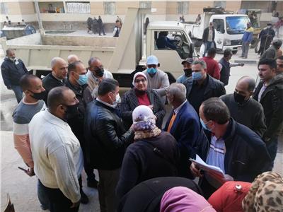 إعدام ١٠٠ كيلو مواد غذائية فاسدة وتحرير 17 محضرا للمخالفين بالإسكندرية 