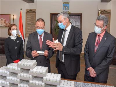 محافظ الإسكندرية يشكر نقابة الصيادلة لتبرعهم بـ 900 حقيبة أدوية لمرضى كورونا