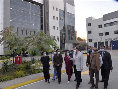 محافظ أسيوط خلال افتتاح مستشفى أبوتيج  