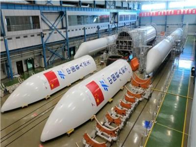 الصين تُجمع صاروخا لإطلاق أول محطة فضائية
