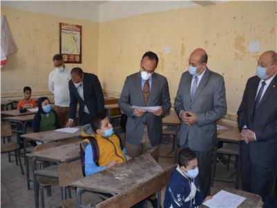 نائب محافظ المنيا يتابع سير امتحانات نصف العام بعدد من اللجان