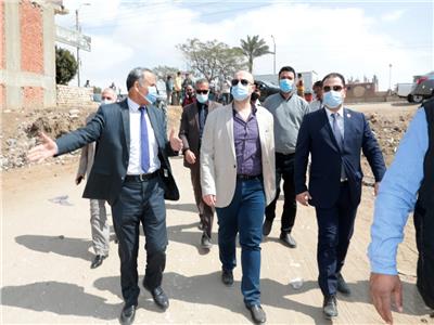 محافظ بني سويف يتفقد مقترح تطوير وتوسعة شوارع مركز ناصر