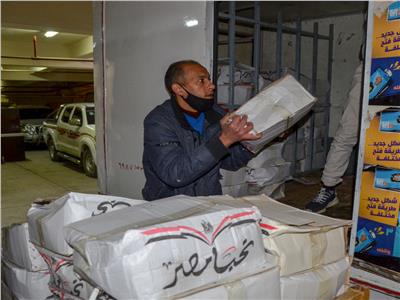  محافظة الإسكندرية بتوزيع 2000 شنطة مواد غذائية