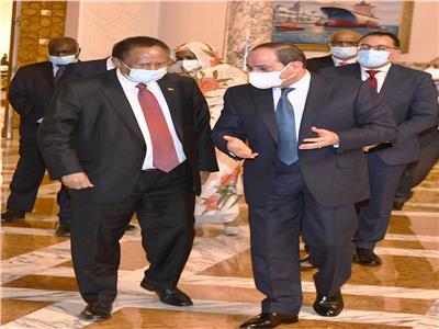 الرئيس عبد الفتاح السيسي و عبد الله حمدوك رئيس وزراء السودان