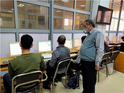 107 طلاب يؤدون الامتحانات ‏الإلكترونية‏ بـ «هندسة طنطا» 