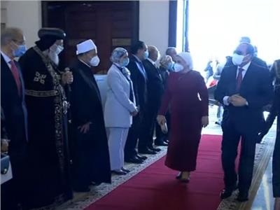 الرئيس السيسي وقرينته يشهدان احتفالية تكريم المرأة المصرية والأم المثالية‎