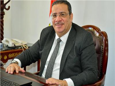  أحمد زكي رئيس جامعة قناة السويس