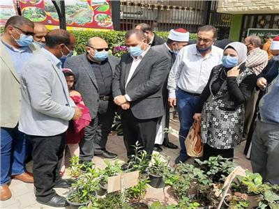 رئيس مدينة كفر الدوار" يفتتح معرض الزهور الأول 