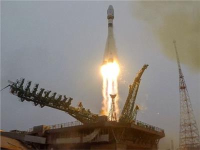 صاروخ سويوز يحمل القمرين الصناعيين