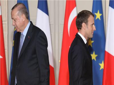  الرئيس الفرنسي إيمانويل ماكرون ونظيره التركي