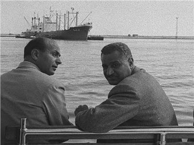 الرئيس الراحل جمال عبدالناصر أمام قناة السويس - أرشيفية