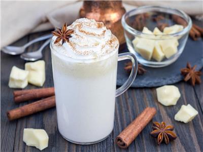 حليب بالشكولاته البيضاء والفسدق الحلبي