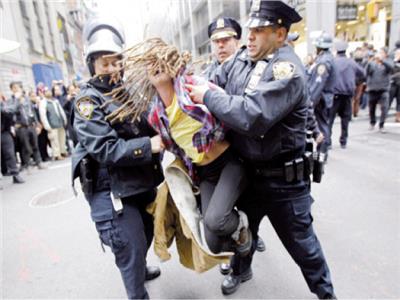 تعامل الشرطة الأمريكية مع المتظاهرين