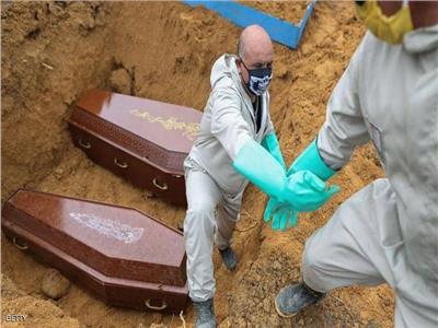 نبش القبور لإفساح المجال لدفن جثث ضحايا كورونا