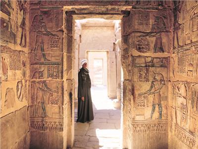 صعيدي مصري داخل معبد ابوسمبل