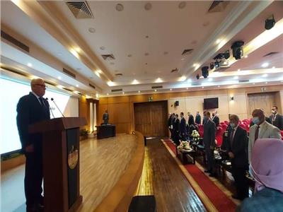 محافظ بورسعيد يبدأ اجتماع مجلس إدارة المنطقة الحرة