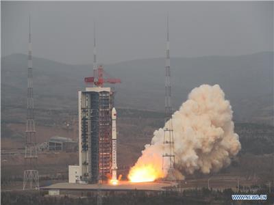 الصين تطلق قمرًا صناعيًا جديدًا لمسح بيئة الفضاء