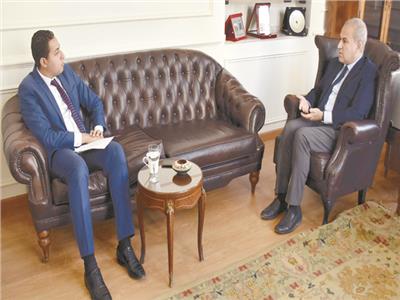السفير أحمد عبد اللطيف  خلال حواره مع «الأخبار»