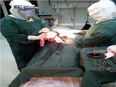 ولادة قيصرية لمصابة كورونا داخل مستشفى الخارجة في الوادي الجديد 