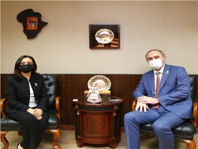 مايا مرسى رئيسة المجلس القومى للمرأة و سيرجى تيرنتيف سفير بيلاروسيا بالقاهرة