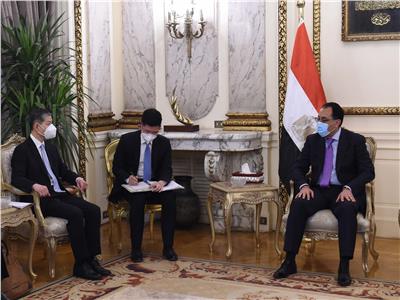 رئيس الوزراء يلتقى سفير الصين بالقاهرة