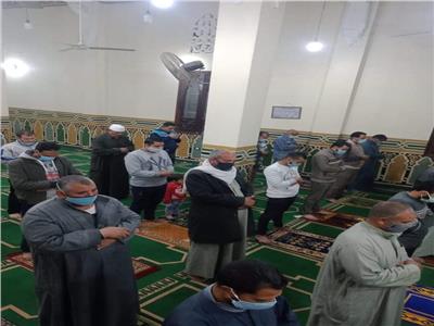التزام المصلين بالإجراءات الاحترازية بمساجد الشرقية 
