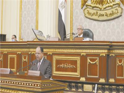 وزير المالية يلقى البيان أمام النواب بالجلسة العامة