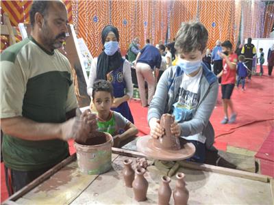 ورشة تعليم الفخار بمعرض فيصل 