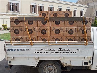جامعة طنطا توزع 150 كرتونة مواد غذائية