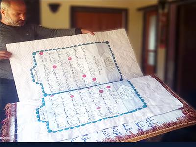 سوري يكتب القرآن الكريم بخط يده |صور
