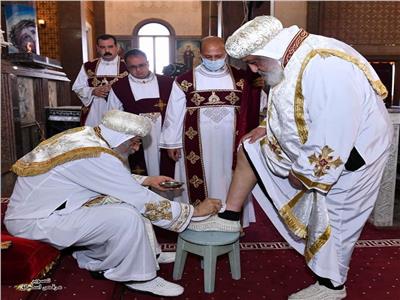 البابا تواضروس يتراس صلوات لقان خميس العهد 