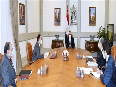 الرئيس السيسي يتابع مع «مدبولي» المشروعات القومية لوزارة الكهرباء
