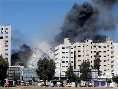 قصف مبنى المكاتب الإعلامية
