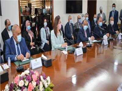  ٤ وزراء  يشهدون توقيع عقود المنظومة الجديدة للمخلفات لخدمة 18 حى بمحافظة القاهرة