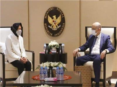 السفير المصرى  يلتقي مع وزيرة الشئون الاجتماعية بجمهورية إندونيسيا