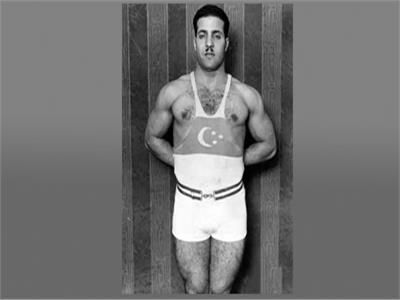 البطل المصرى سيد نصير الحائز على الميدالية الذهبية عام ١٩٢٨