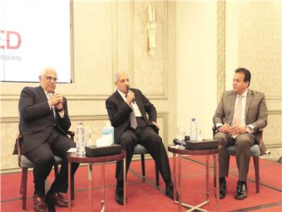 د. خالد عبدالغفار والمهندس إبراهيم محلب ود. حسام بدراوى خلال المؤتمر