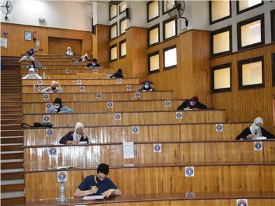 لجان لعزل الطلاب المشتبه بإصابتهم بكورونا أثناء أدائهم الامتحانات بجامعة طنطا