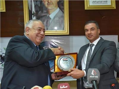 رئيس الاتحاد الرياضي العام بسوريا يكرم "فهيم" 