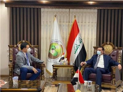 وزير الزراعة  العراقى محمد كريم الخفاجي مع السفير المصري